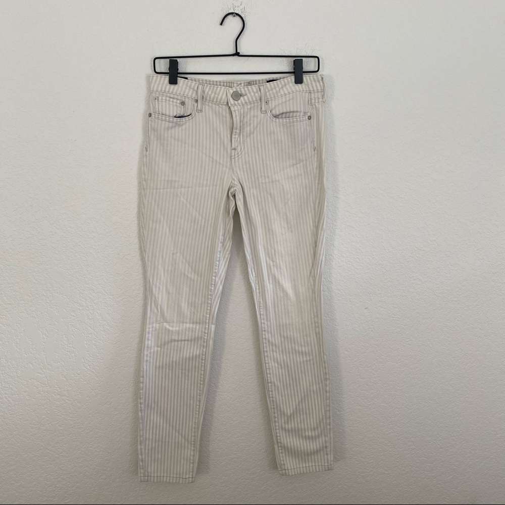 VINCE. Women's 28 White Striped Denim "Riley" Skinny Jean